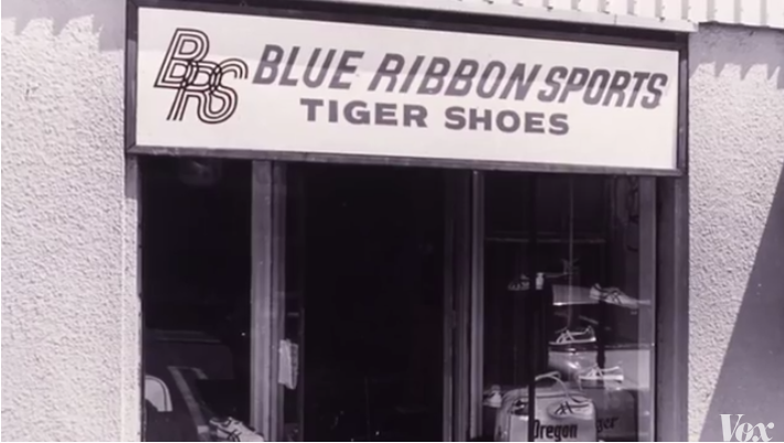 NIKE 前身，Blue Ribbon招牌下面還有TIGER SHOES