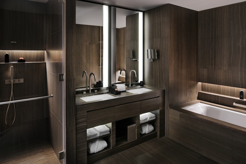 20-armani-classic-bathroom