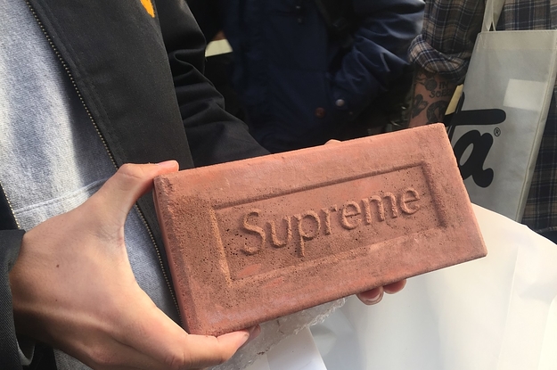 Supreme磚頭 via BUZZFEED