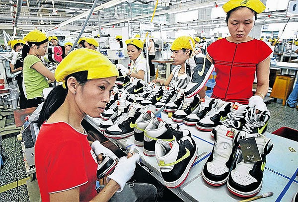 女工於Nike大陸製鞋工廠