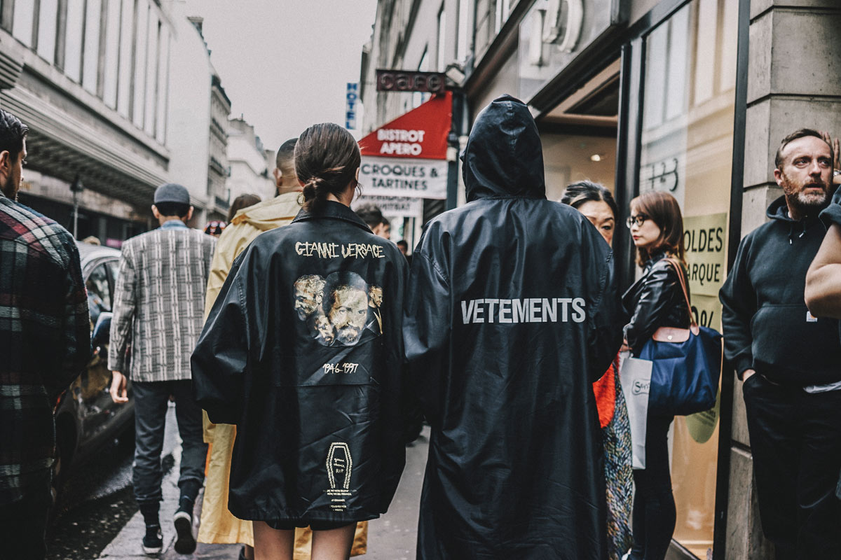 street_style_alta_costura_paris_julio_2016_vetements_versace__94473282_1200x-1