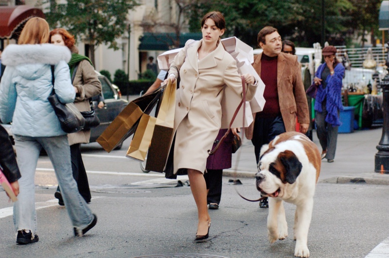 anne-hathaway-frumpy-outfit-streets