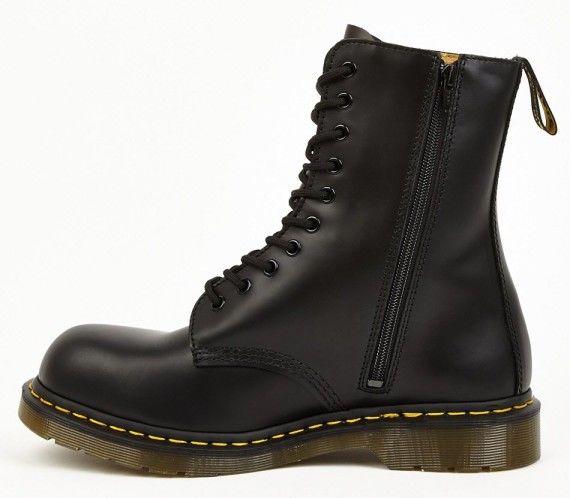 yohji-yamamoto-x-dr-martens---10-eyelet-boot--available-now---2