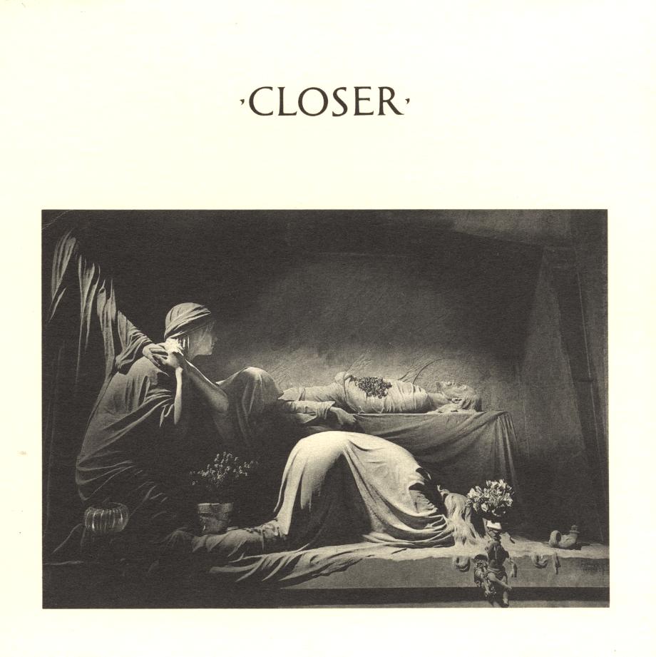 Joy Divison《Closer》，圖為義大利 Appiani 家族的墓碑，由美國 Bernard Pierre Wolff 所拍攝。