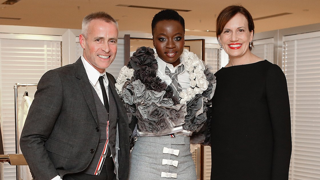 左起：Thom Browne、《黑豹》演員 Danai Gurira、Barneys 執行長 Daniella Vitale