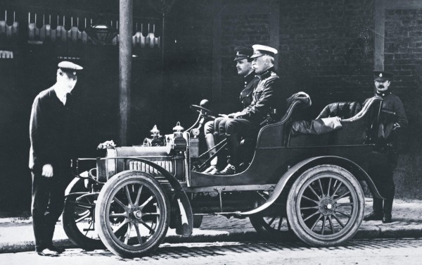 1904年3月31日Henry Royce 自製的汽車