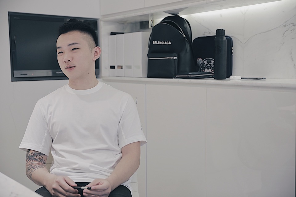 一件襯衫 創辦人黃山料 一大堆人看完我們的影片後 都決定離職 Heaven Raven Heaven Raven