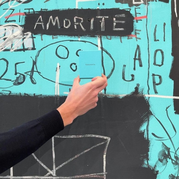 所以 JeanMichel Basquiat 的《Equals Pi》之前都去哪了？ HEAVEN RAVEN HEAVEN RAVEN