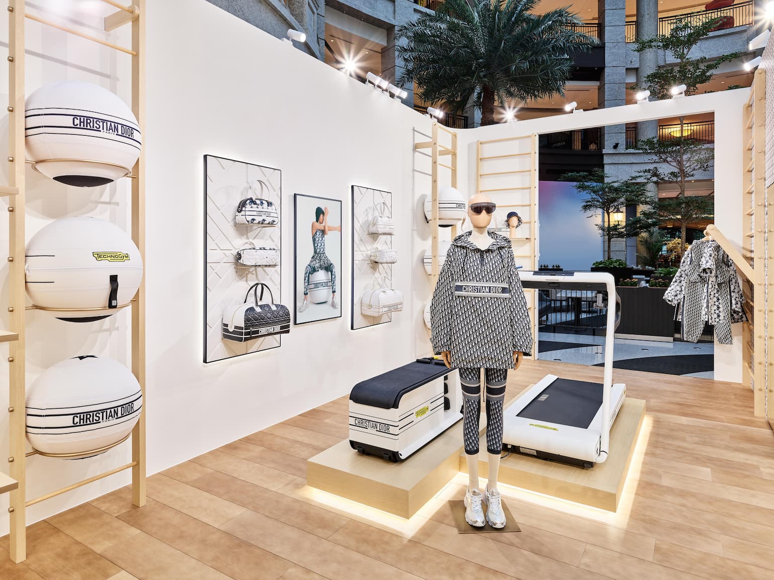 Dior Vibe: Dior apuesta por el athleisure con Technogym - The Benefit Method