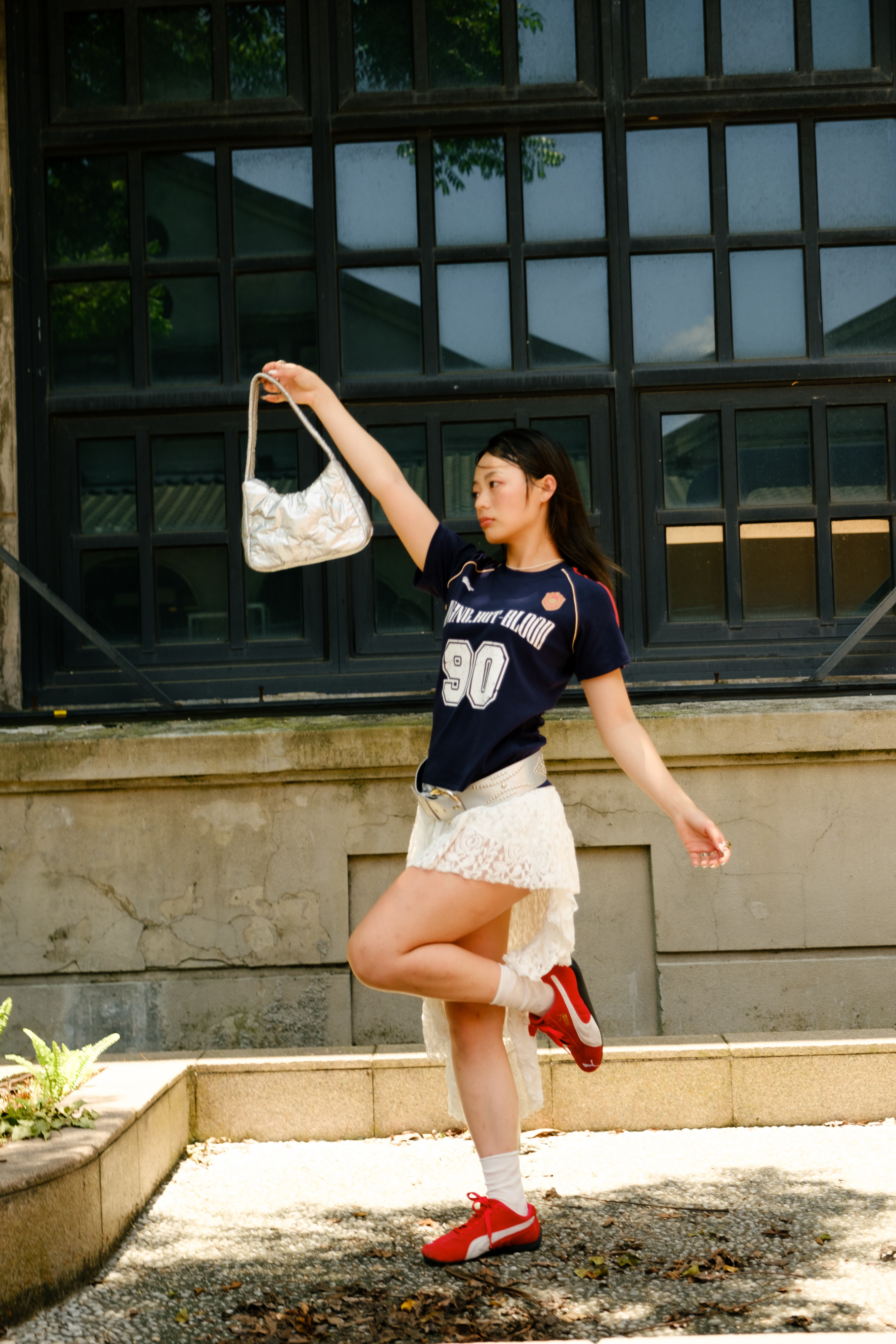 由內而外散發甜酷感,2024 時髦女生都在穿的夏日白色系「Blokette」風怎麼搭? 由內而外散發甜酷感,2024 時髦女生都在穿的夏日白色系「Blokette」風怎麼搭?
