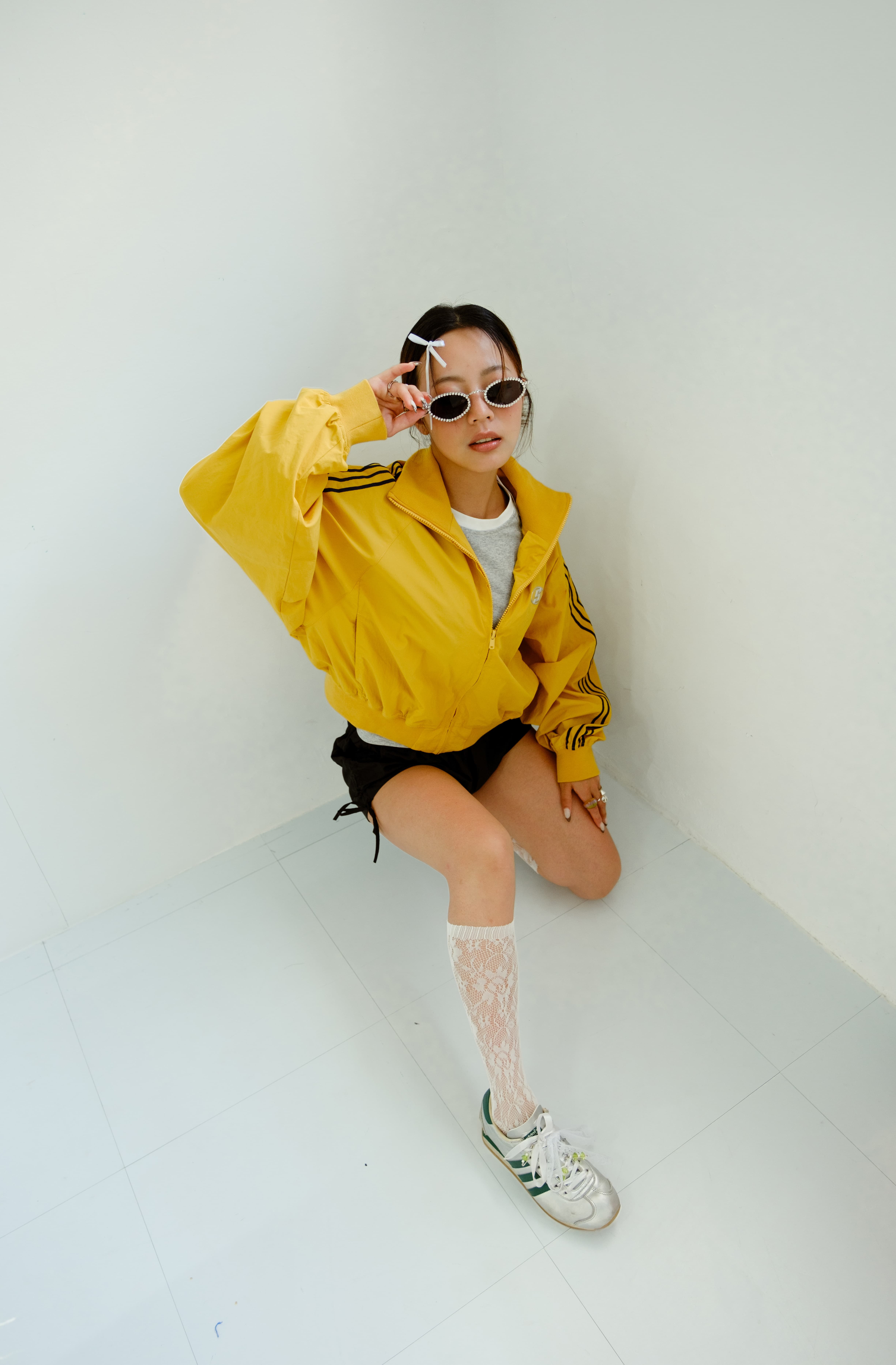 由內而外散發甜酷感,2024 時髦女生都在穿的夏日白色系「Blokette」風怎麼搭? 由內而外散發甜酷感,2024 時髦女生都在穿的夏日白色系「Blokette」風怎麼搭?