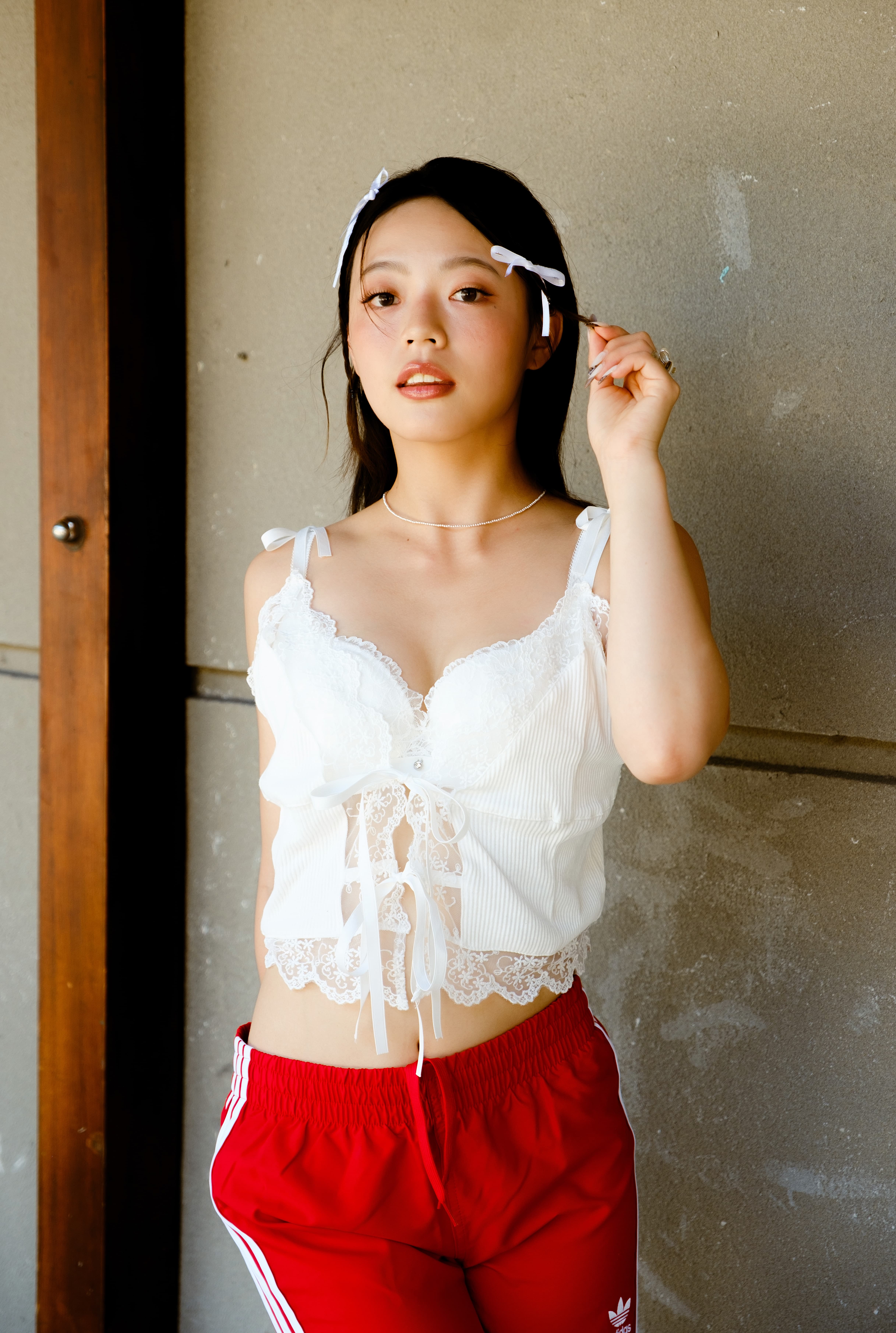 由內而外散發甜酷感,2024 時髦女生都在穿的夏日白色系「Blokette」風怎麼搭? 由內而外散發甜酷感,2024 時髦女生都在穿的夏日白色系「Blokette」風怎麼搭?